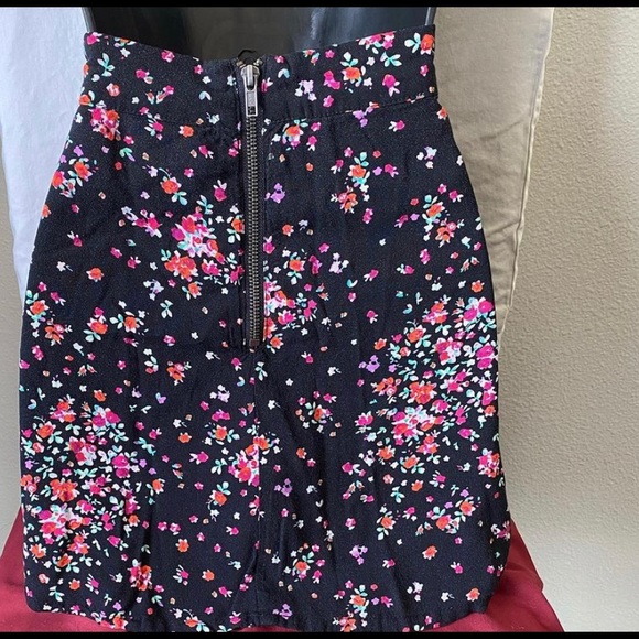 Bethany Mota skirt - Picture 7 of 7